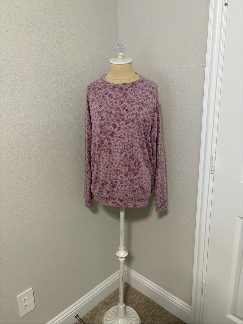 Athleta Mauve Floral Crew Sweatshirt